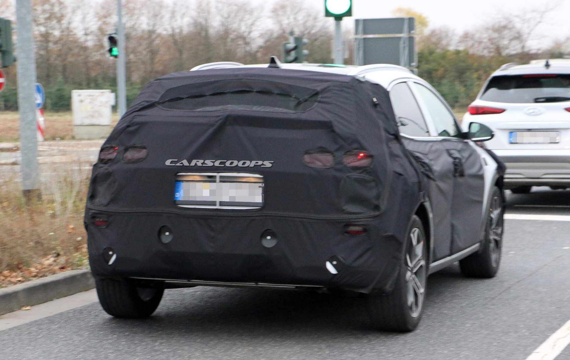 2020 Kia Ceed crossover spy shots 35 2020 Kia XCeed Crossover Spied Testing Against VW T-Roc