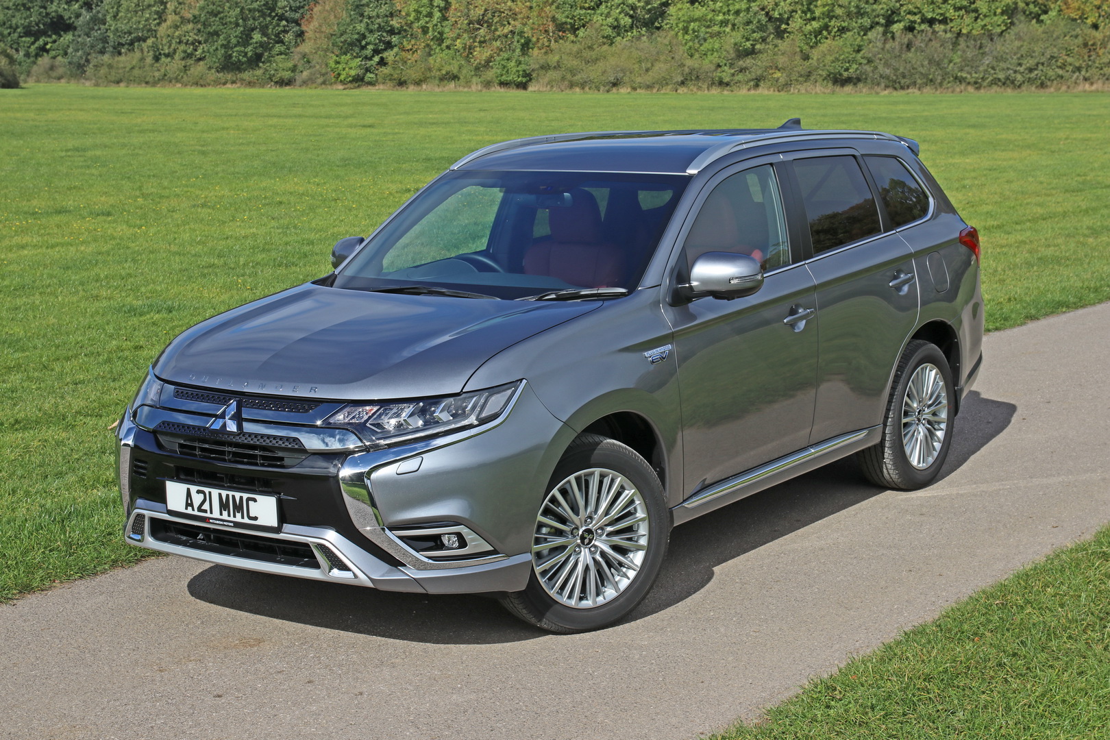 2019-mitsubishi-outlander-phev-1 2019 Mitsubishi Outlander PHEV Gains Two New Range-Topping Grades In Britain