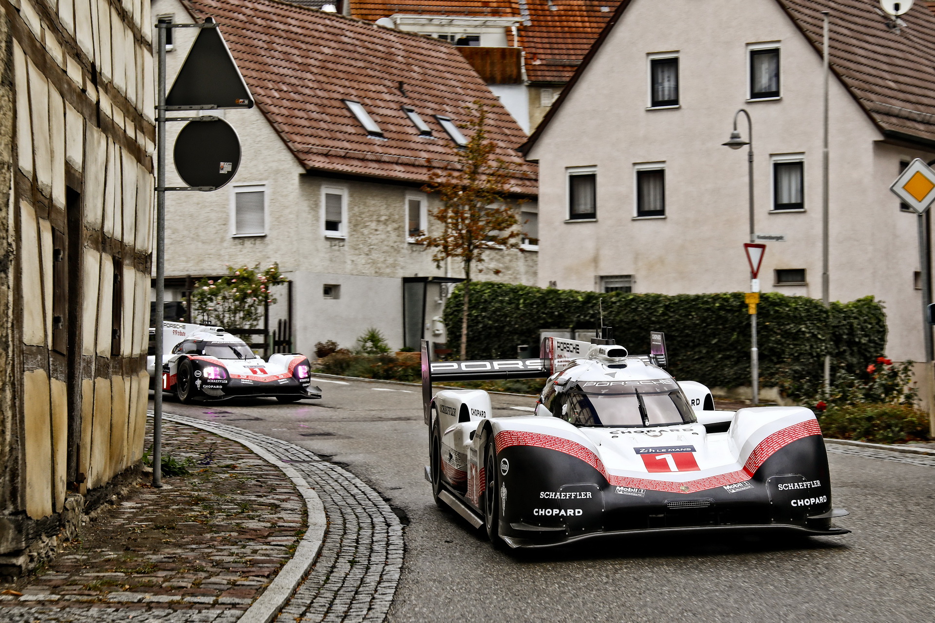 Porsche-919-Final-Drive-19 Le Mans-Winning 919 Hybrid Driven On Public Roads To Its Retirement At The Porsche Museum
