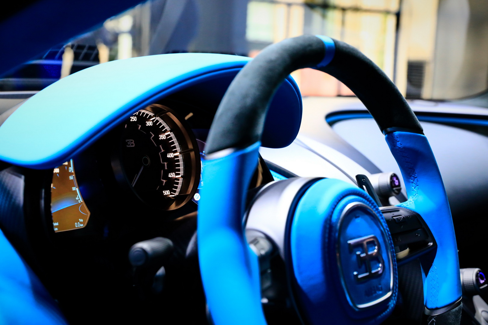 Bugatti Divo Bugatti Divo Looks Spectacular Under Any Light, Check It Out In 92 Images From Paris