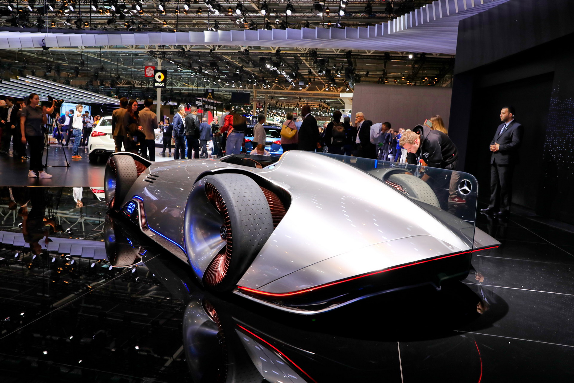 Mercedes B113 2018 Paris Auto Show Gallery: Mercedes-Benz