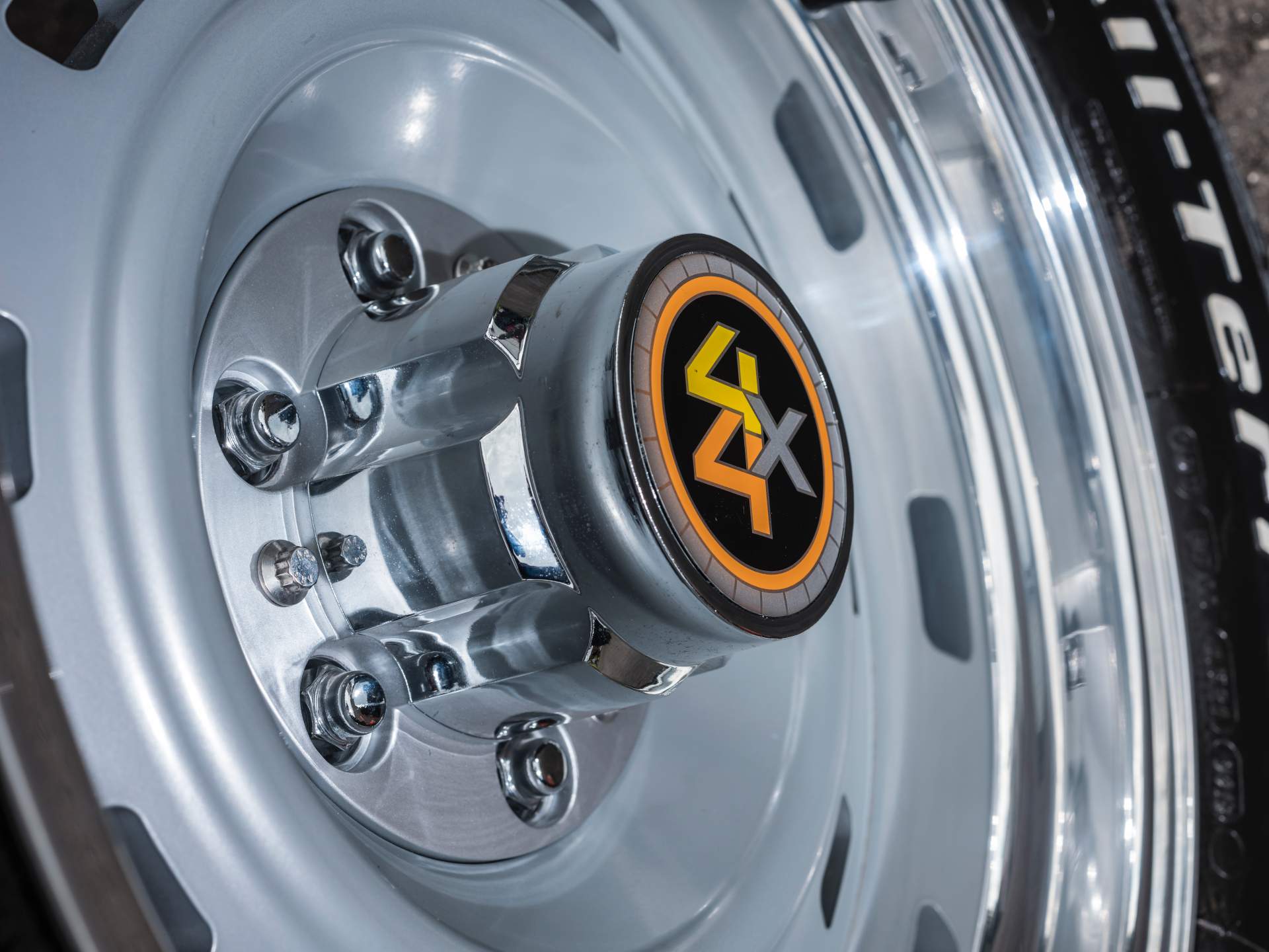 1971 Chevrolet K5 Blazer Seaker by Ringbrothers 5 Ringbrothers’ First SUV Is An LS3-Powered 1971 Chevy K5 Blazer
Restomod