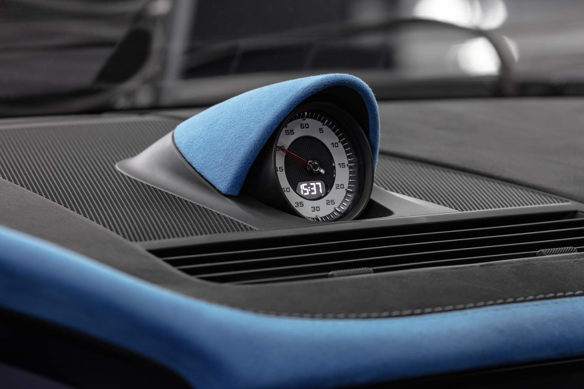 TechArt GrandGT Porsche Panamera Sport Turismo 13 TechArt GrandGT Selective Is A Panamera Sport Turismo High On Carbon Fiber And Alcantara