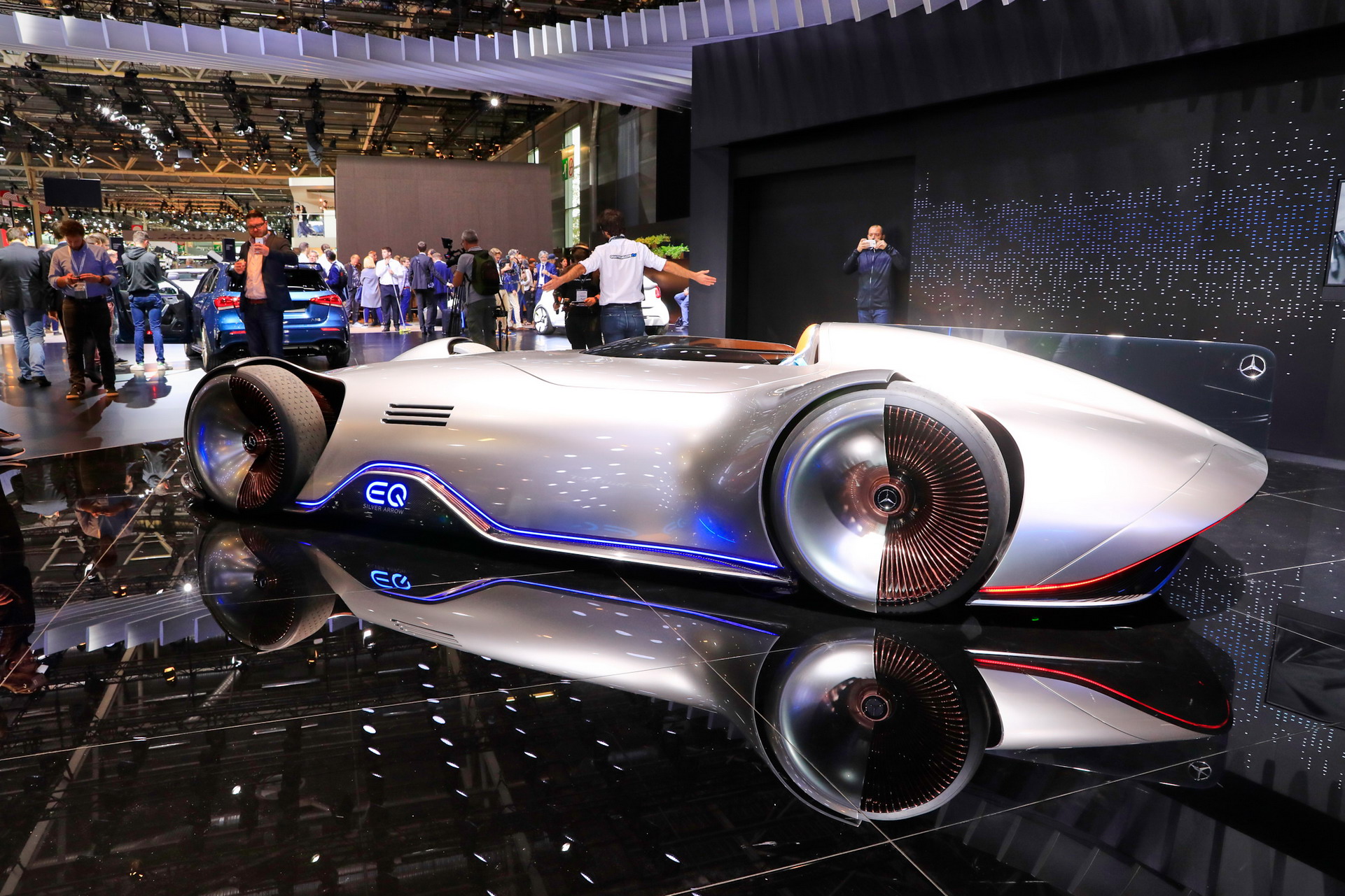 Mercedes B122 2018 Paris Auto Show Gallery: Mercedes-Benz