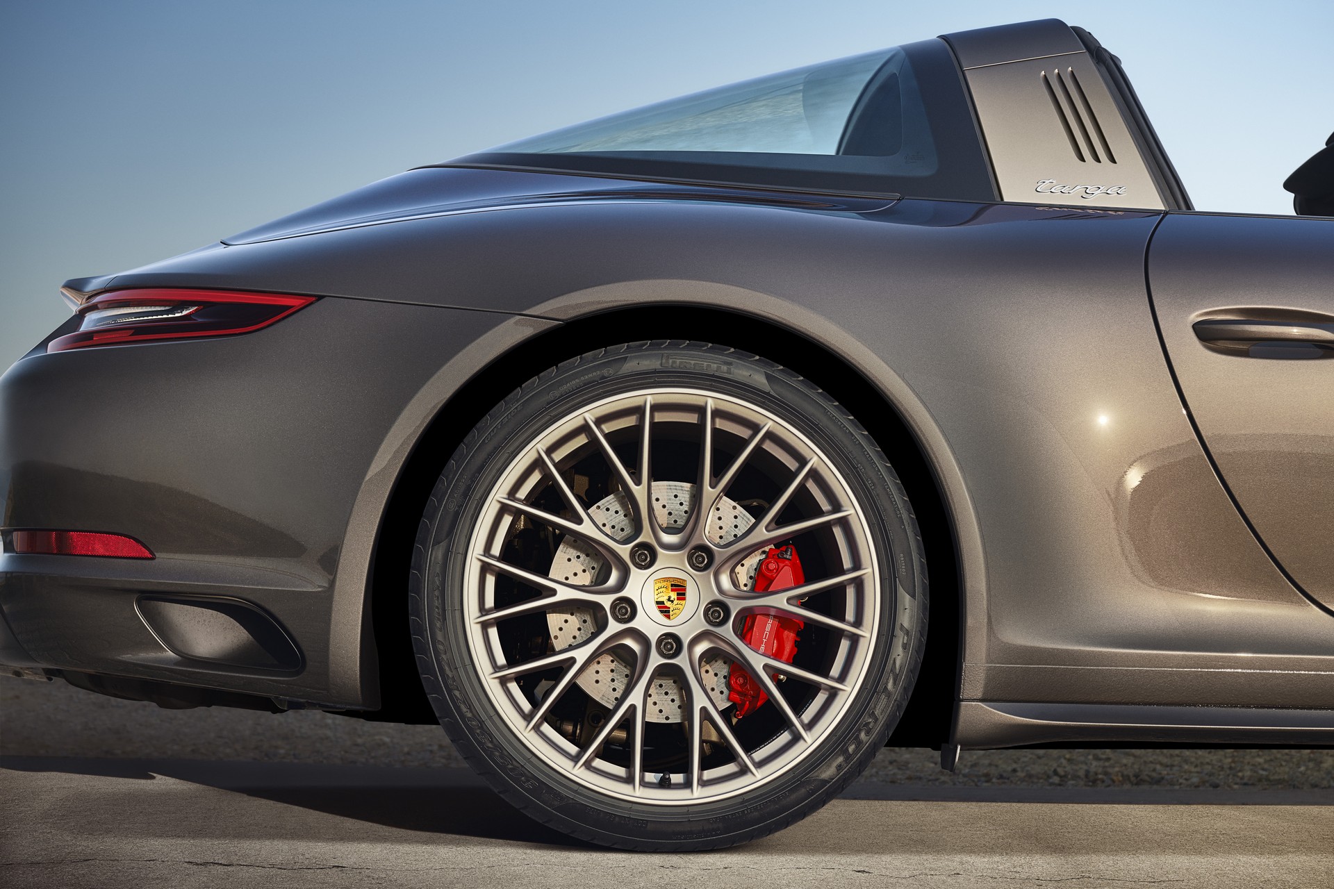 Porsche 911 Targa 4 GTS Exclusive Manufaktur Edition-1 Porsche 911 Targa 4 GTS Exclusive Manufaktur Edition Has A Big Name, Matching Price