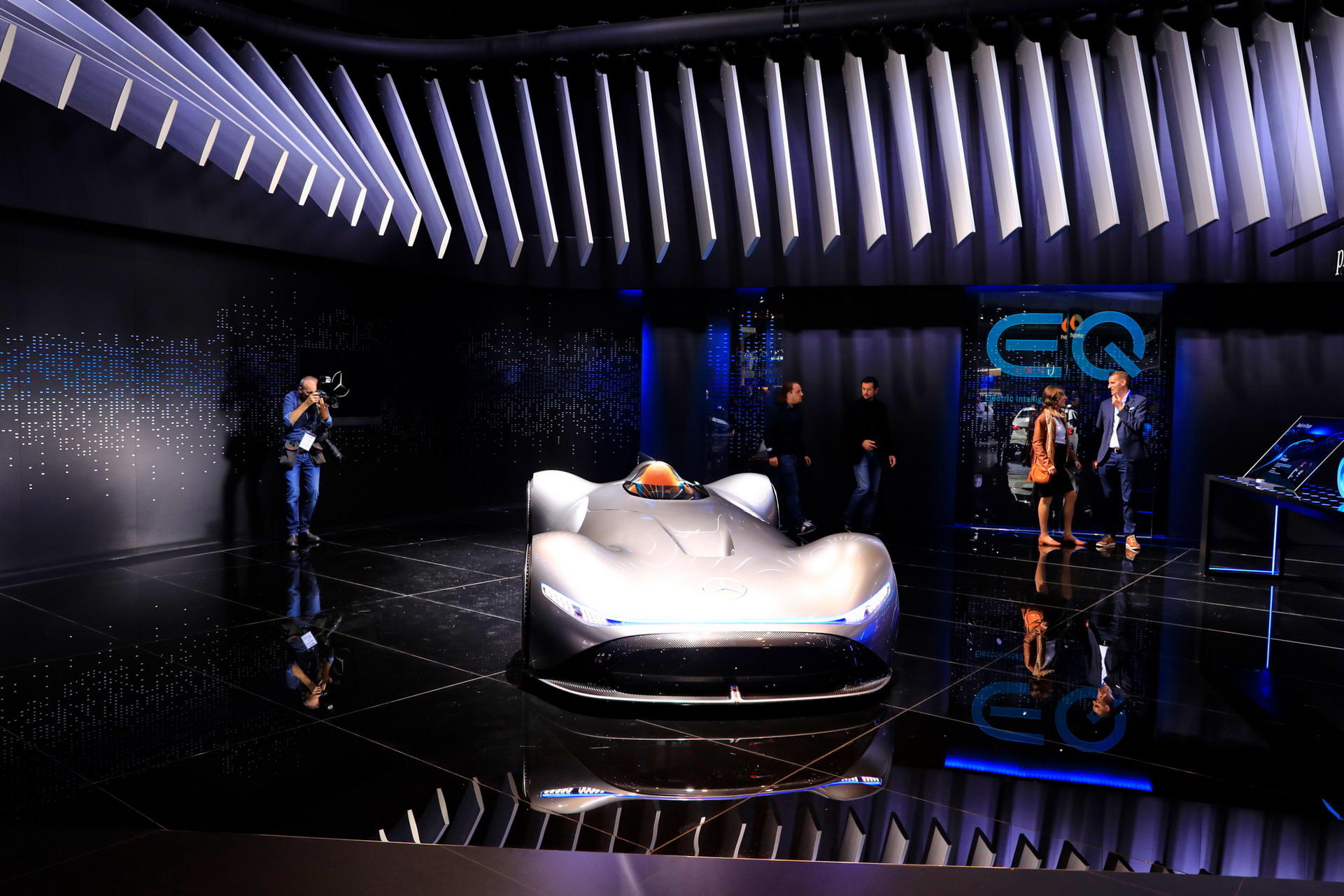 Mercedes B149 2018 Paris Auto Show Gallery: Mercedes-Benz