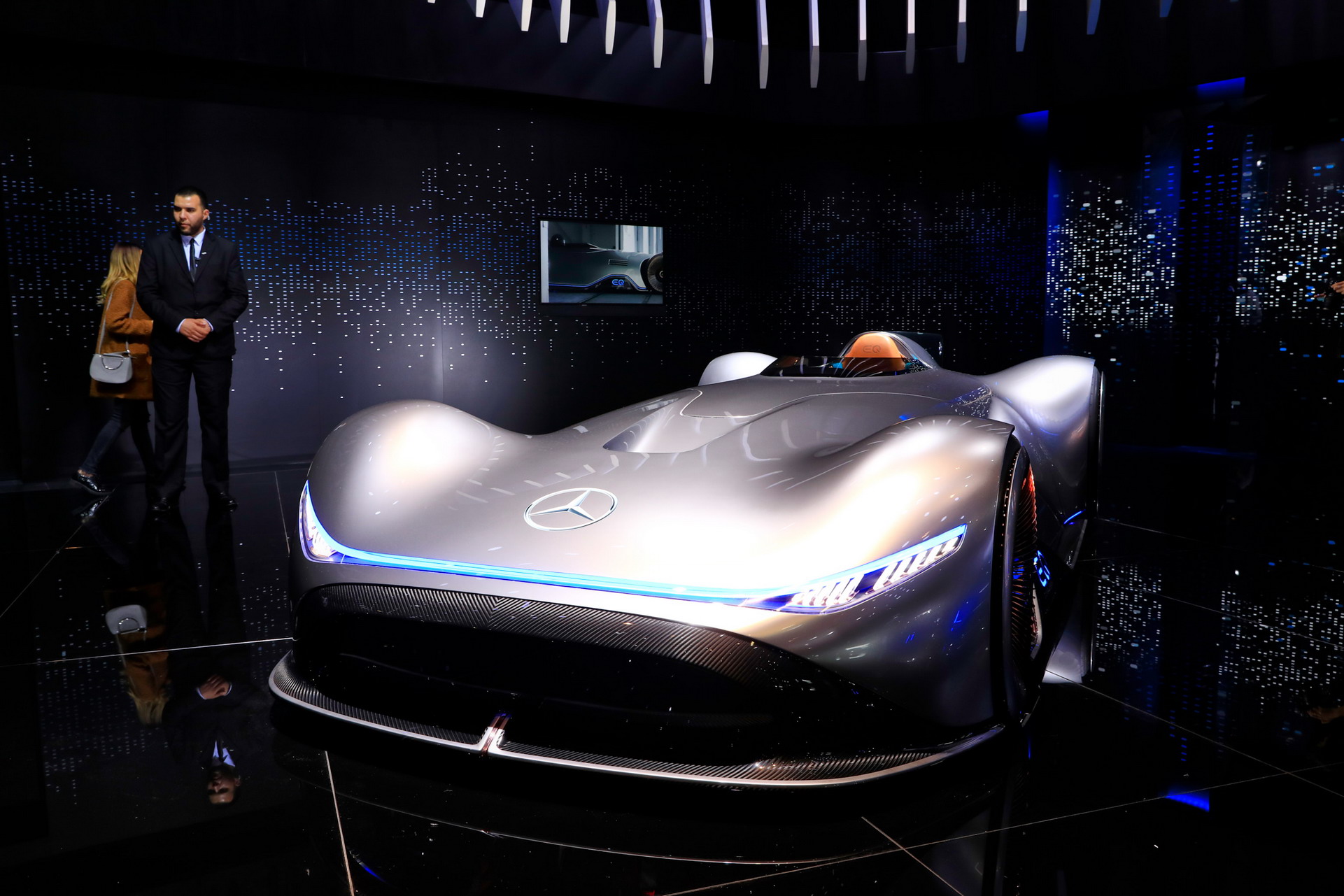 Mercedes B112 2018 Paris Auto Show Gallery: Mercedes-Benz