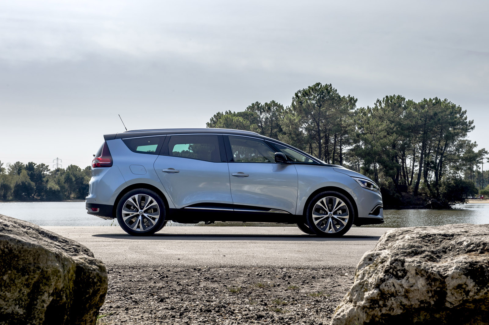 Renault-Scenic-Grand-Scenic-4 Renault Still Pondering Whether It Should Replace The Scenic