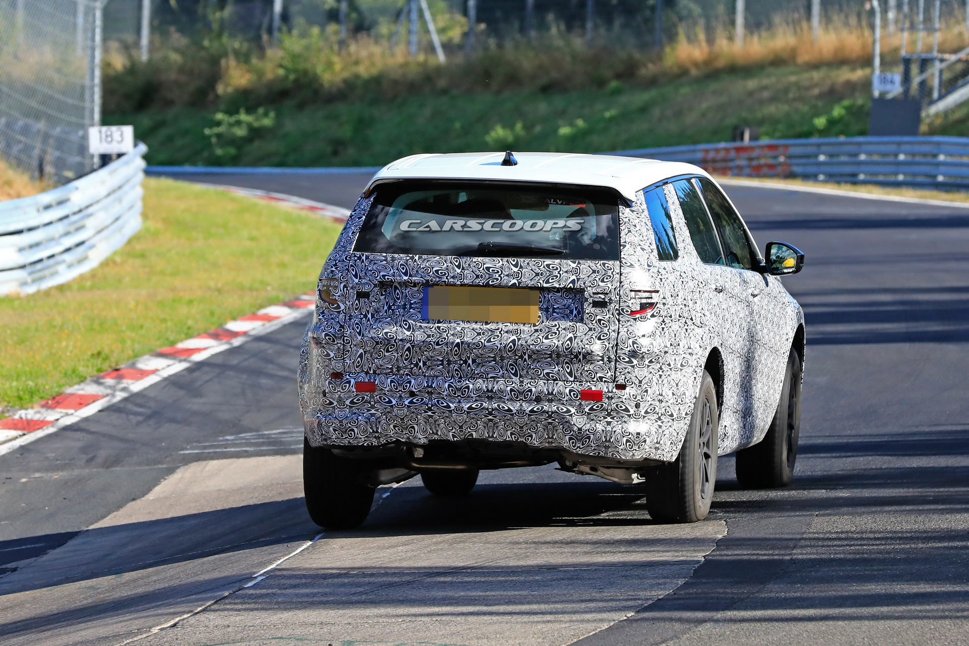 2020 land rover discovery sport facelift spy 9 Land Rover Out Honing Facelifted Discovery Sport On The Track