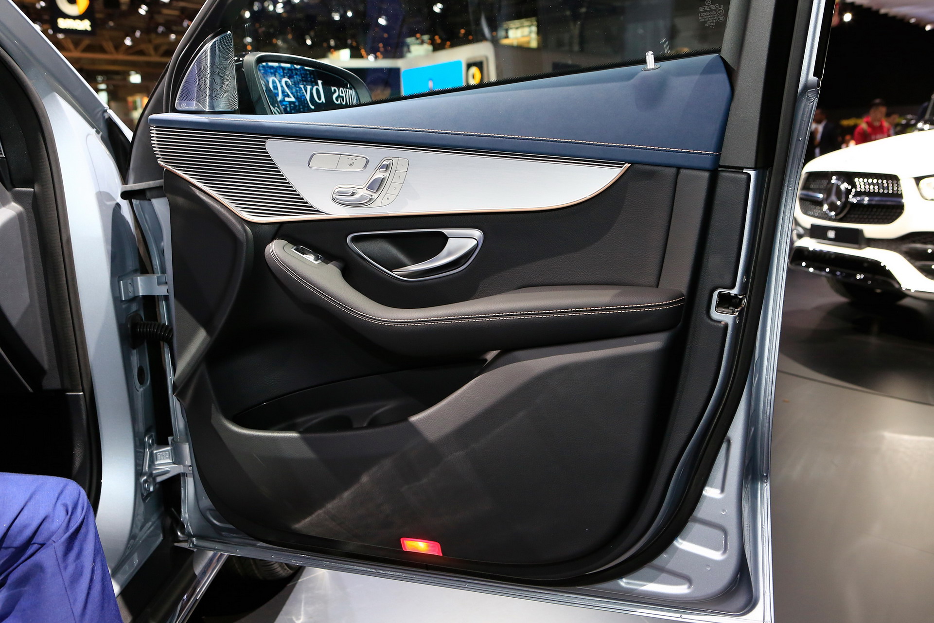 Mercedes B40 2018 Paris Auto Show Gallery: Mercedes-Benz