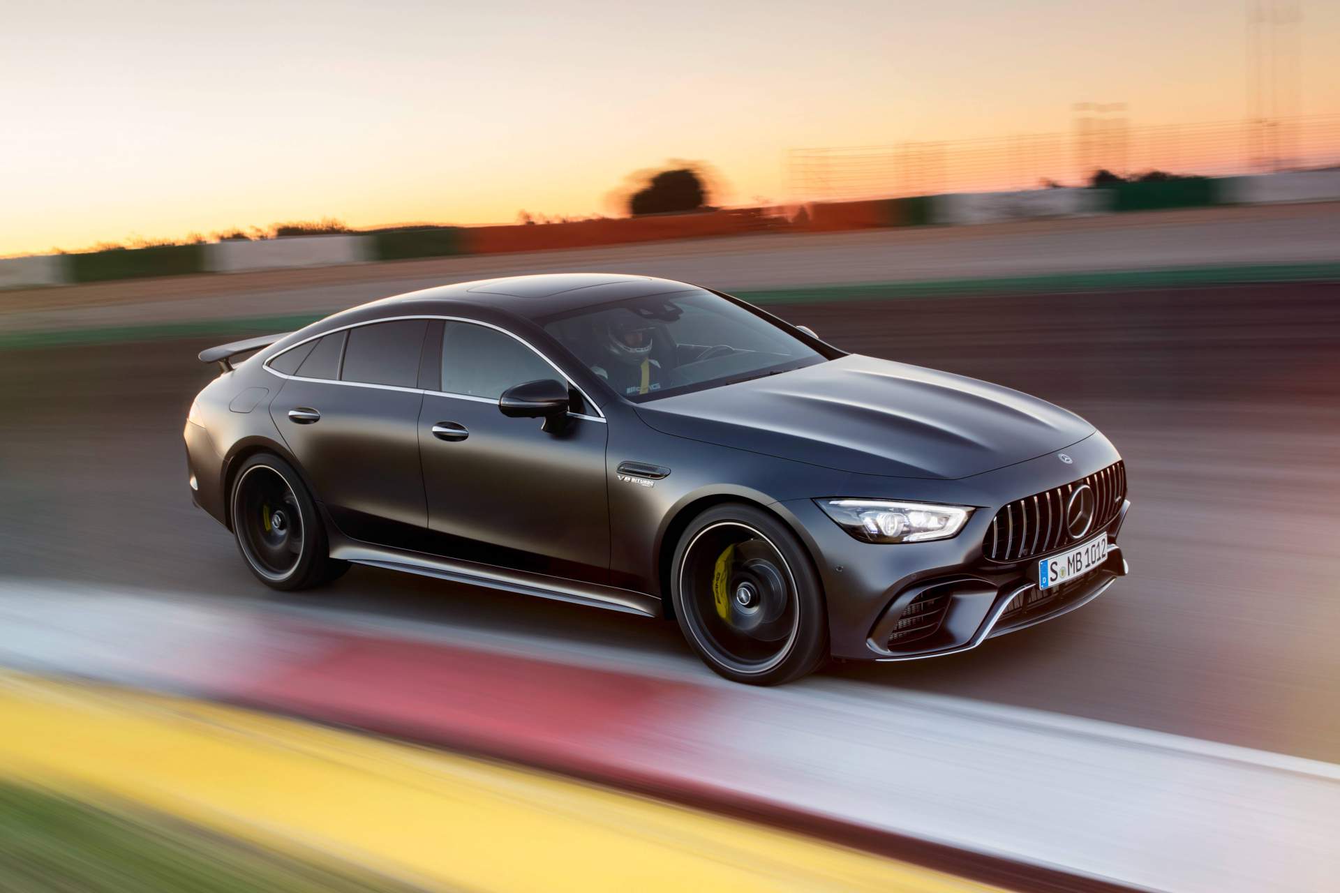 Mercedes-AMG GT 63 S 4MATIC+ 4-Türer Coupé
Mercedes-AMG GT 63 S 4MATIC+ 4-Door Coupé Mercedes-AMG GT 63 S Becomes Fastest 4-Door Coupé On The ‘Ring With 7:25.41 Lap