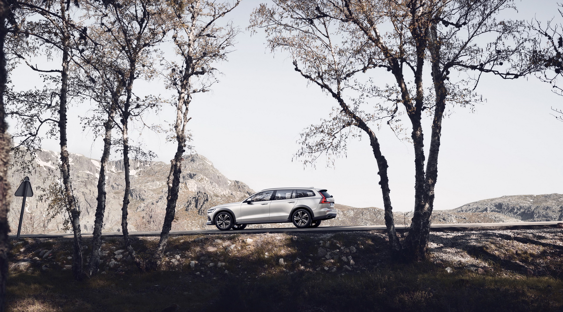 volvo v60 cc uk pricing specs 4 All-New Volvo V60 Cross Country Priced From £38,270 In The UK