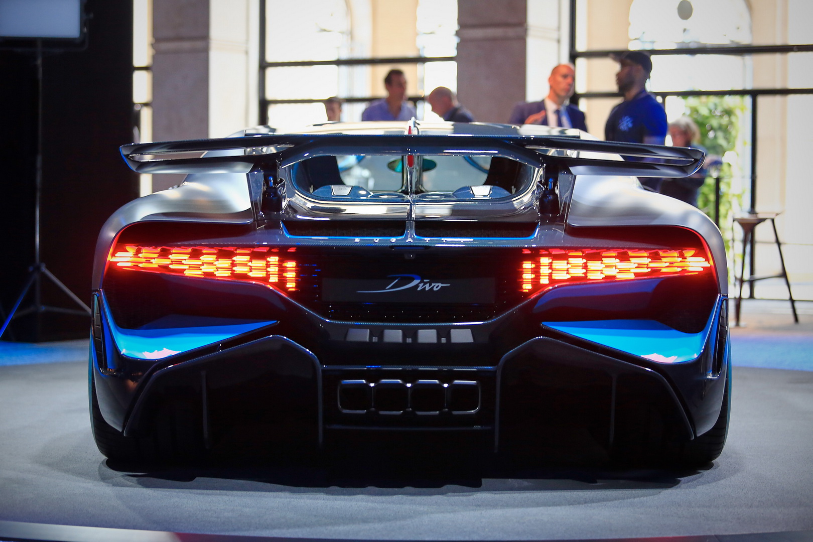 Bugatti Divo Bugatti Divo Looks Spectacular Under Any Light, Check It Out In 92 Images From Paris