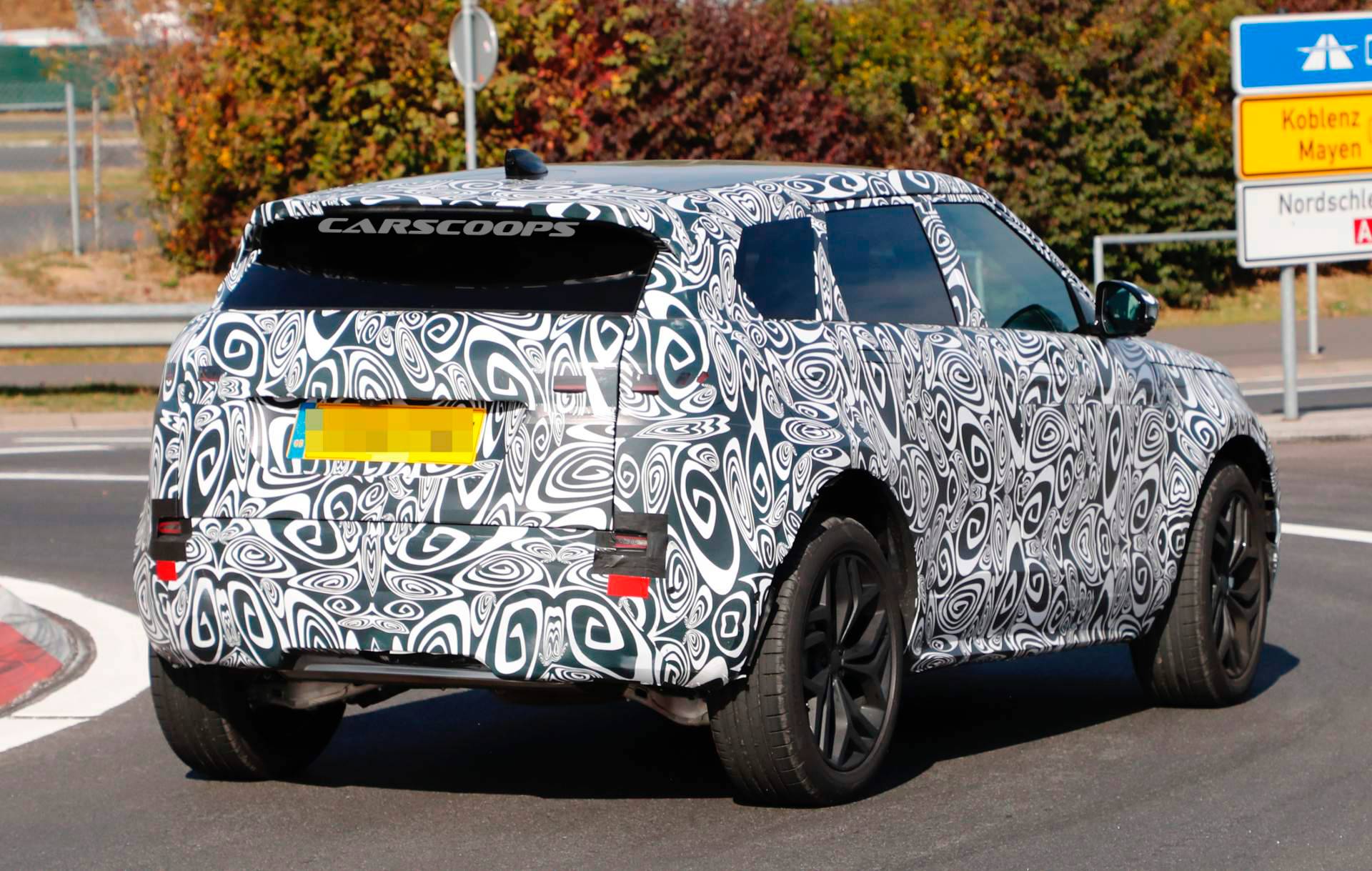2019 Range Rover Evoque spy shots 11 2019 Range Rover Evoque Looks Like A Baby Velar Inside Too