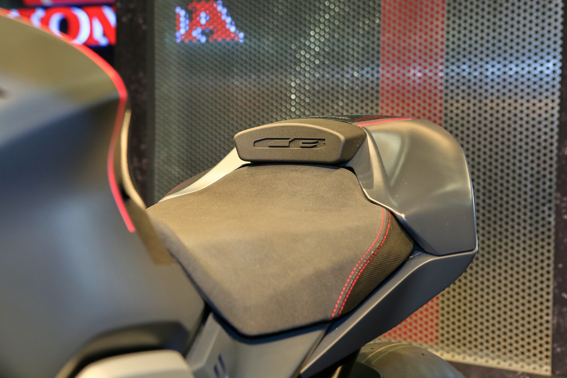 honda cafe racer concept paris livepics 7 Honda Brings All-New Neo Sport Cafe Racer Concept To Paris