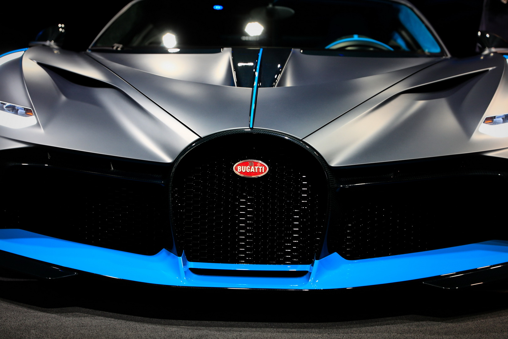 Bugatti Divo Bugatti Divo Looks Spectacular Under Any Light, Check It Out In 92 Images From Paris