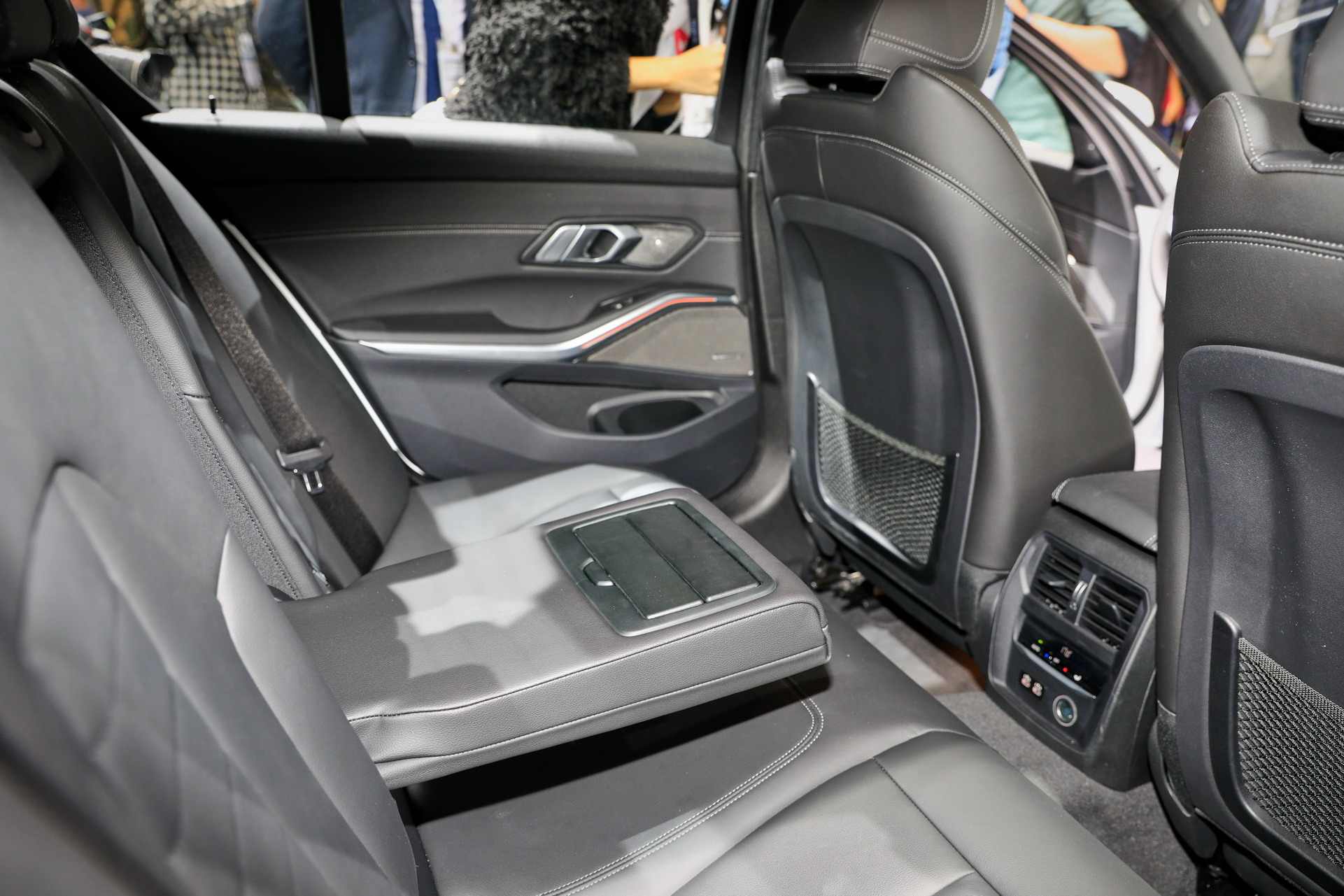 BMW 21 2018 Paris Auto Show Gallery: BMW