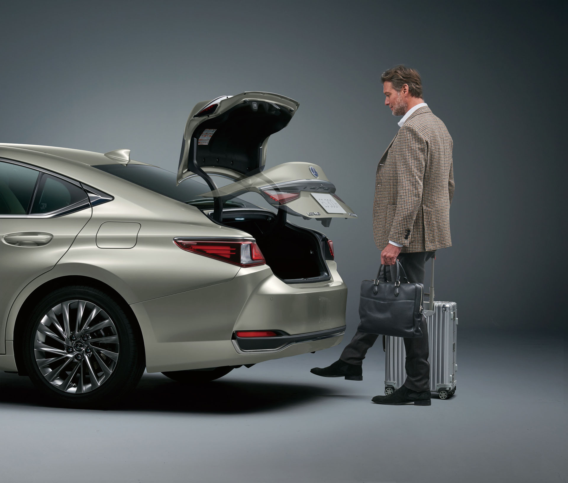 2019-lexus-es-jdm-53 2019 Lexus ES Launches In Japan Complete With Digital Mirrors