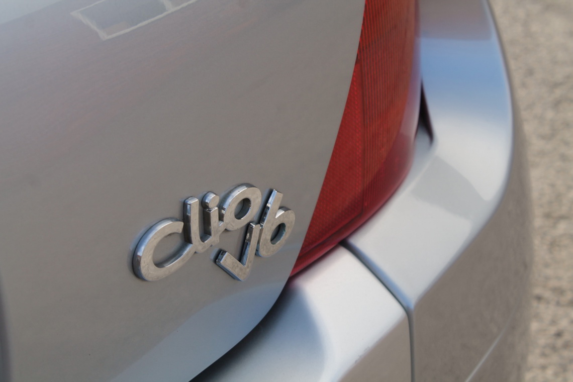 2002 renault clio v6 6 RWD Renault Clio V6 Is The Weirdest Hot Hatch You’ll Ever See