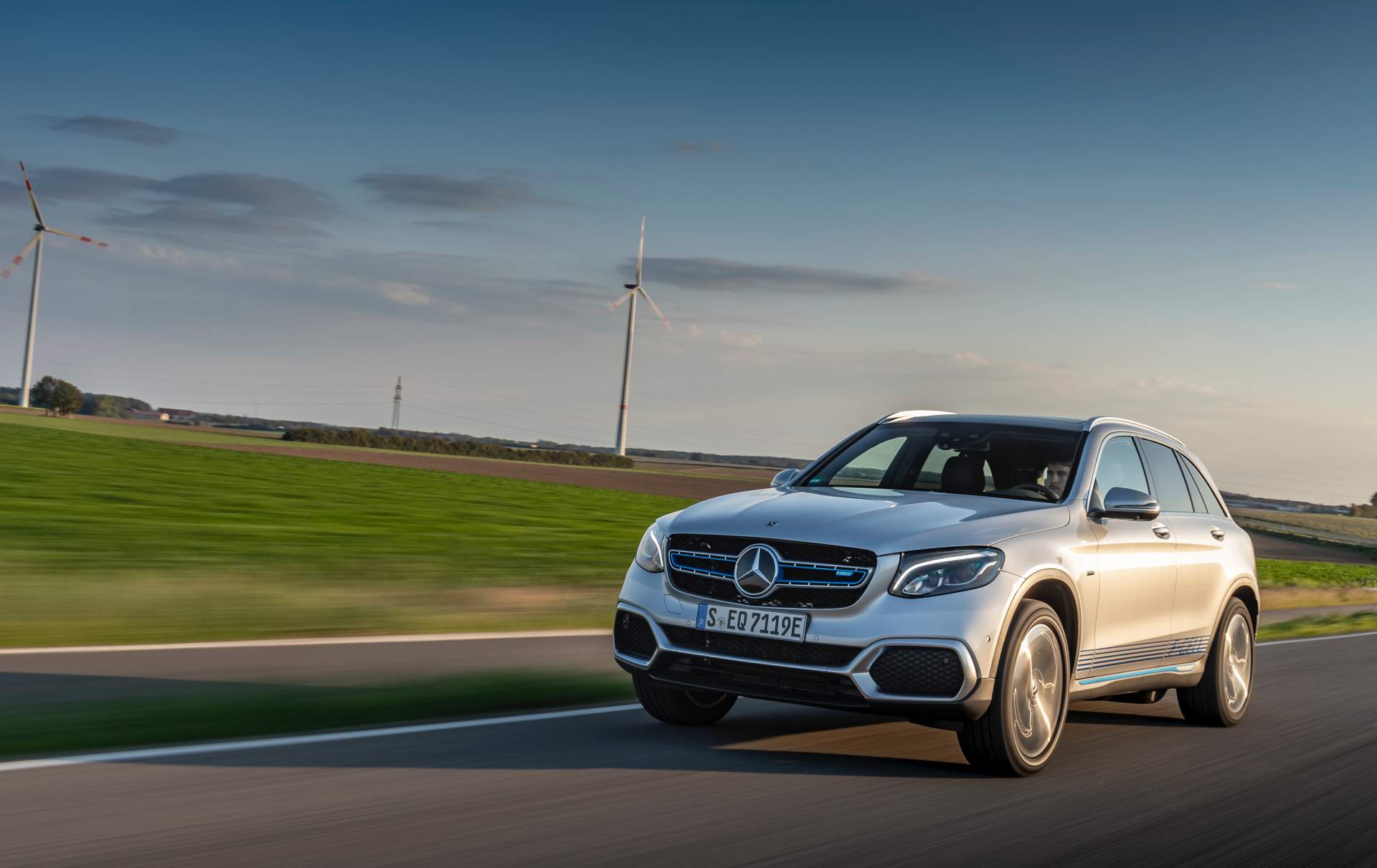 FV EQ Stuttgart 2018
Driven by EQ Stuttgart 2018 Mercedes Drops Full Details On GLC F-Cell Before Deliveries Begin