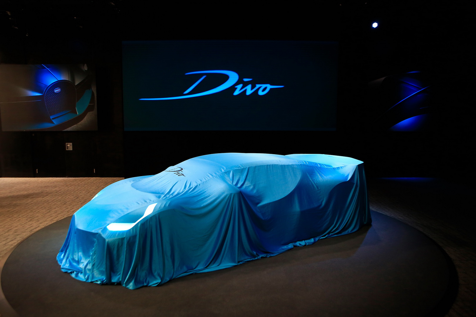 Bugatti Divo Bugatti Divo Looks Spectacular Under Any Light, Check It Out In 92 Images From Paris