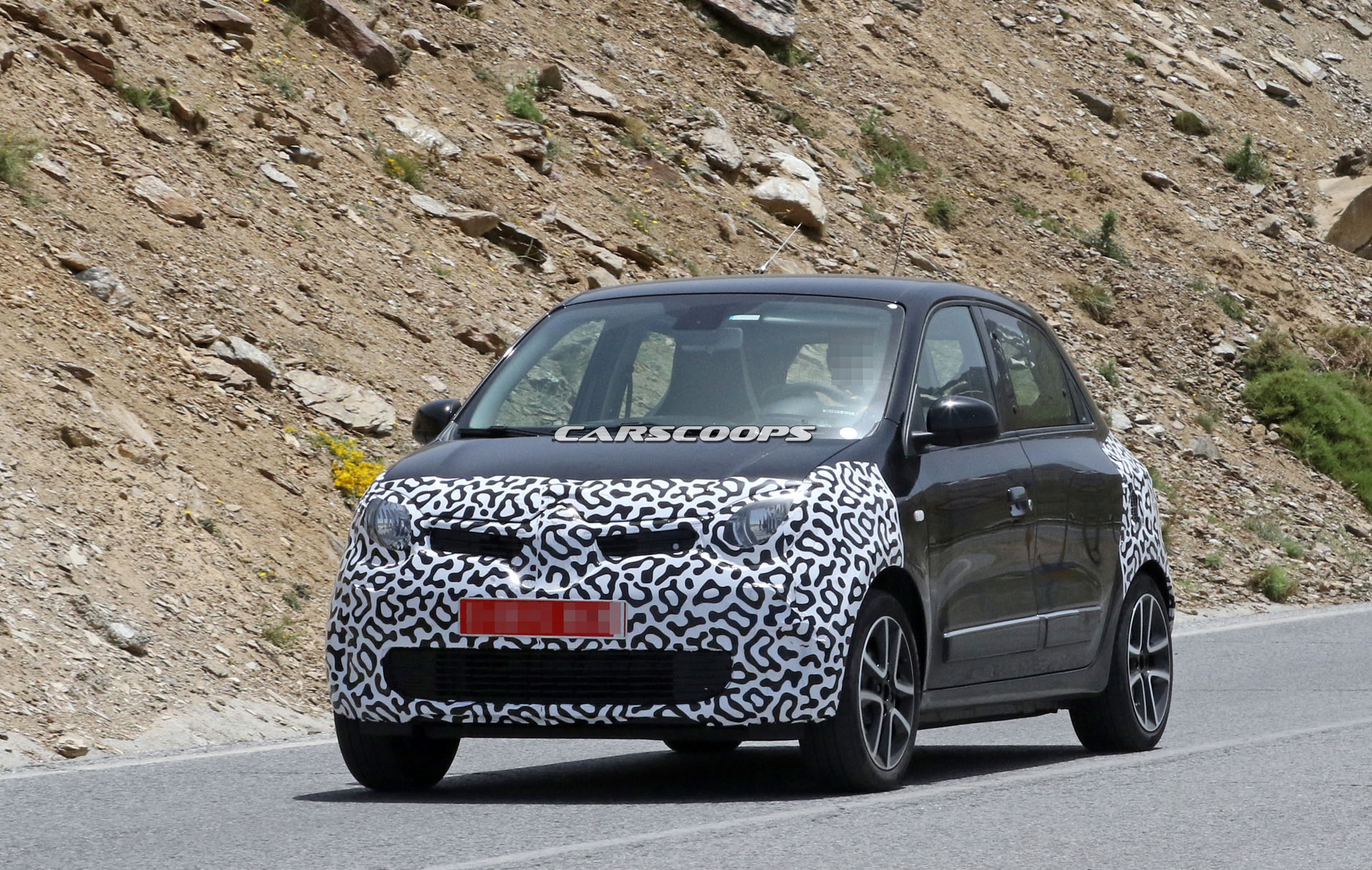 Renault Twingo facelift 2 copy Renault’s Updated Twingo Got Lost En Route To Paris, But We Found It