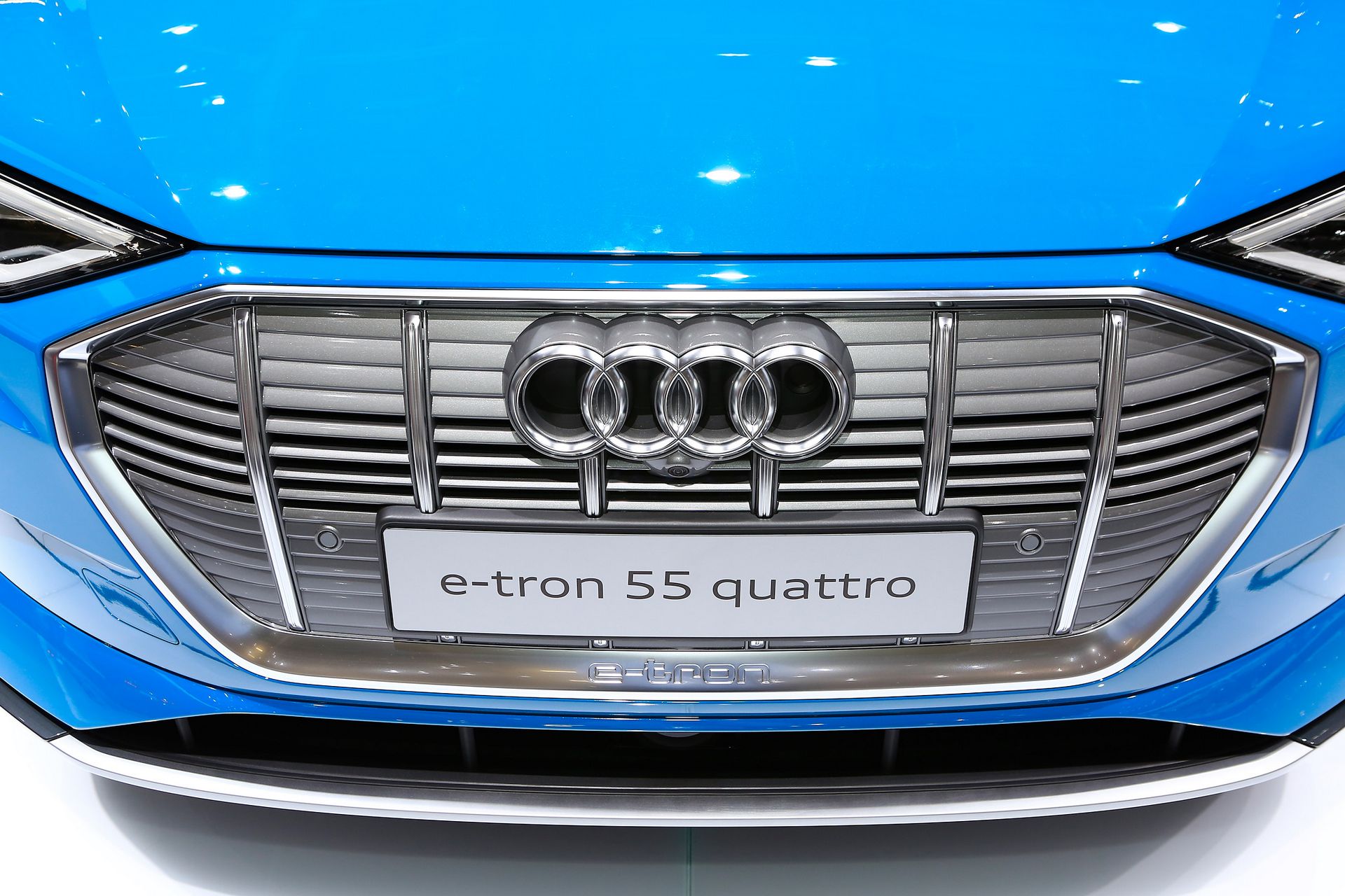 Audi-e-tron-SUV-Paris-21 Audi Shows Its E-Tron SUV Model X Hunter In French Capital