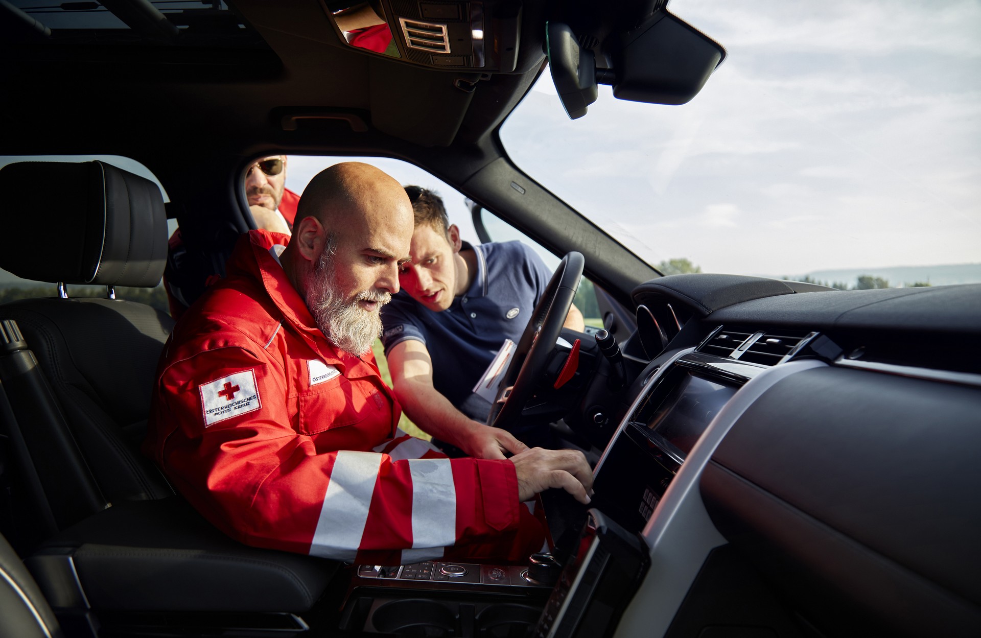 Land Rover Discovery Emergency Response Vehicle-2 Land Rover SVO Builds A One-Off Discovery Emergency Vehicle Complete With A Drone
