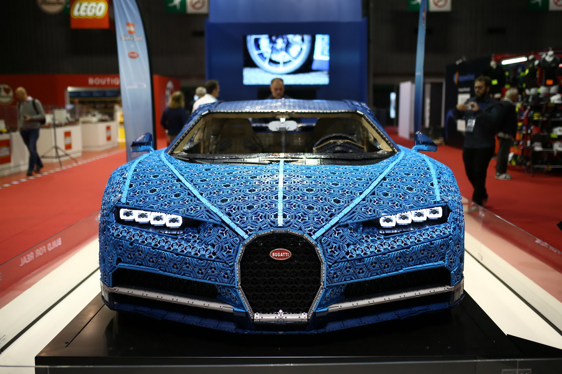 lego bugatti chiron paris livepics 10 Life-Size LEGO Bugatti Chiron Brings Wholesome 12 MPH Fun To Paris