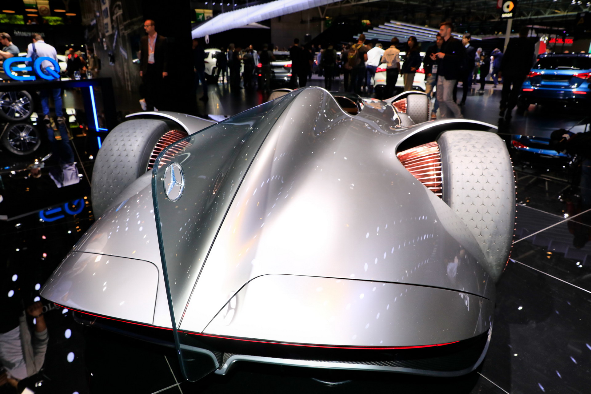 Mercedes B124 2018 Paris Auto Show Gallery: Mercedes-Benz