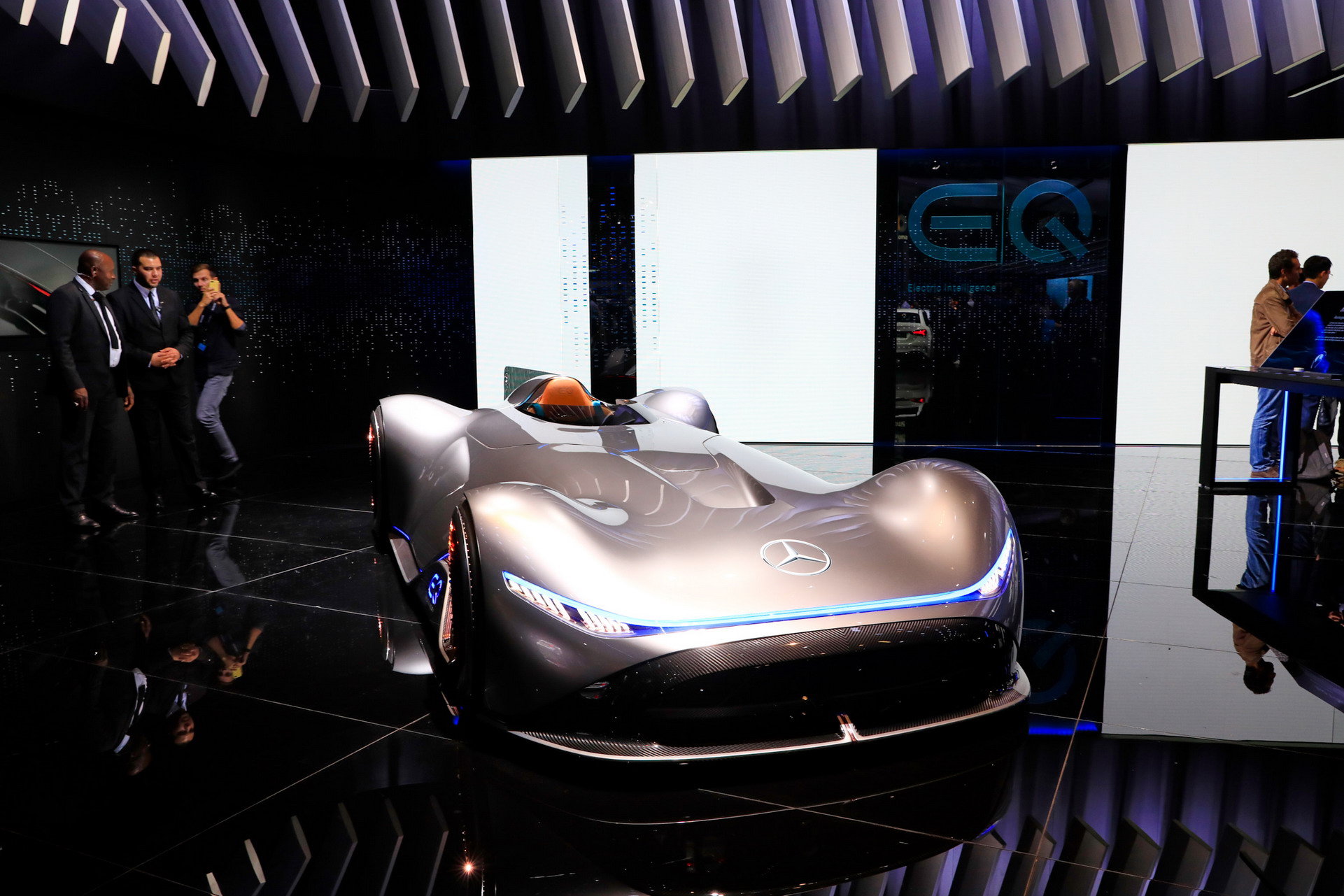 Mercedes B119 2018 Paris Auto Show Gallery: Mercedes-Benz