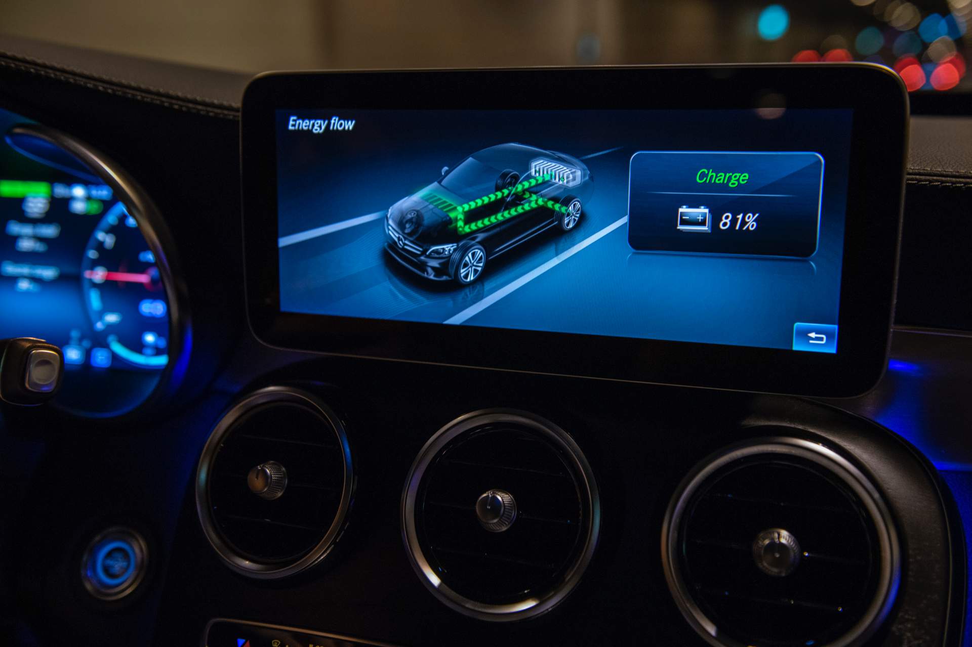 FV EQ Stuttgart 2018
Driven by EQ Stuttgart 2018 302 HP Mercedes C300de Diesel PHEV Can Cover 57 Km In EV Mode