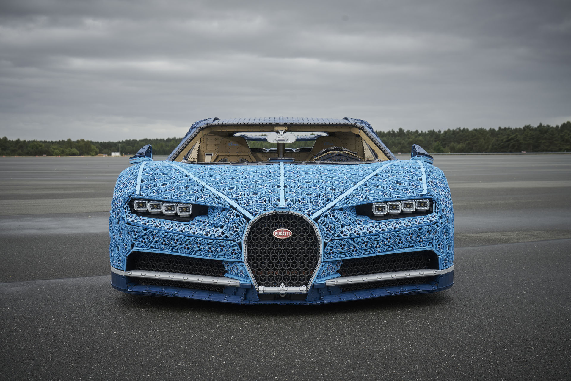 lego bugatti chiron paris livepics 19 Life-Size LEGO Bugatti Chiron Brings Wholesome 12 MPH Fun To Paris