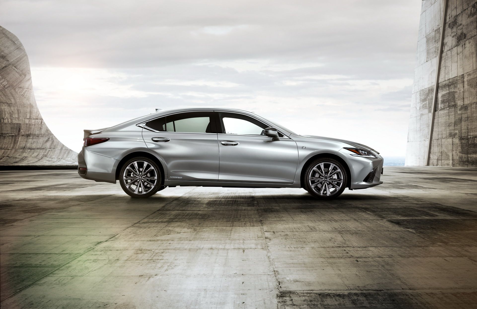 2019 lexus es 300h paris livepics 42 2019 Lexus ES 300h Looks To Make A Name For Itself In Europe As GS Replacement