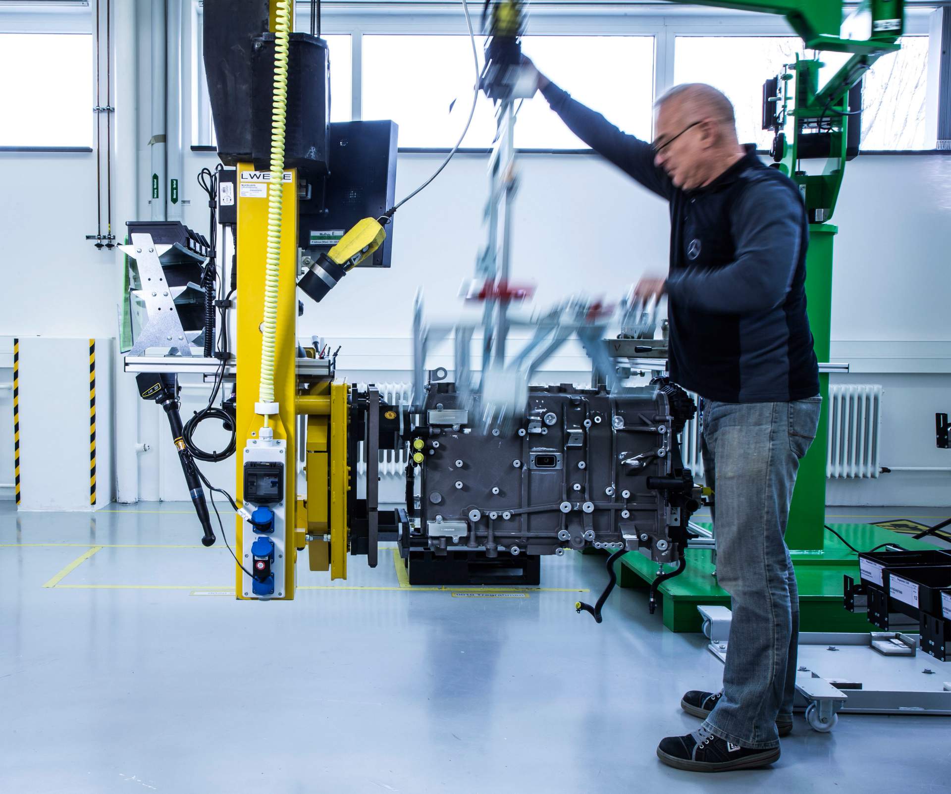 Hinter den Kulissen der Brennstoffzellen-Mobilität
Behind the scenes of fuel cell mobility Mercedes Drops Full Details On GLC F-Cell Before Deliveries Begin