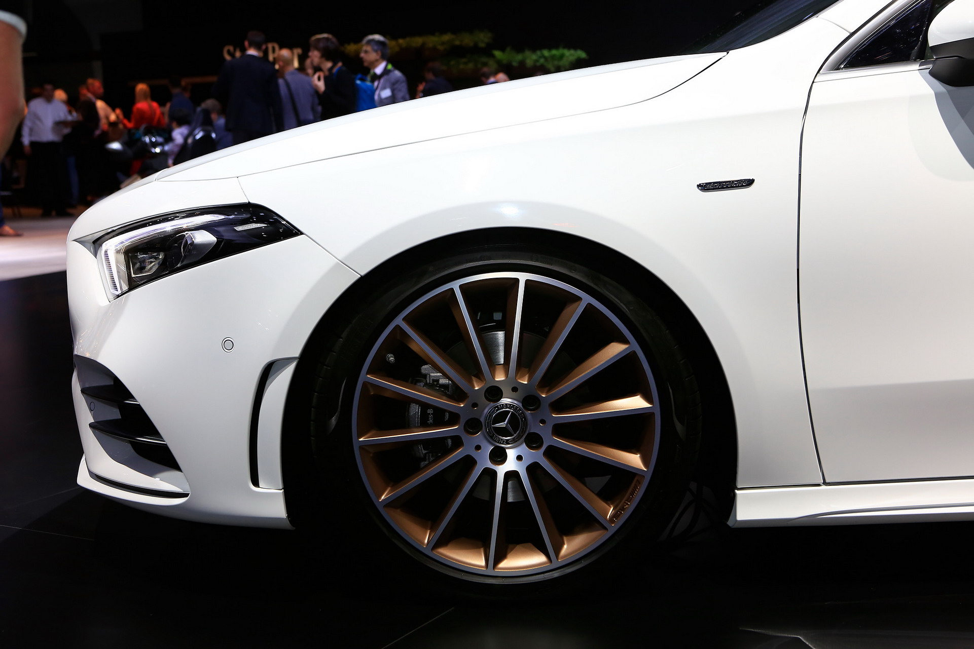 Mercedes B3 2018 Paris Auto Show Gallery: Mercedes-Benz