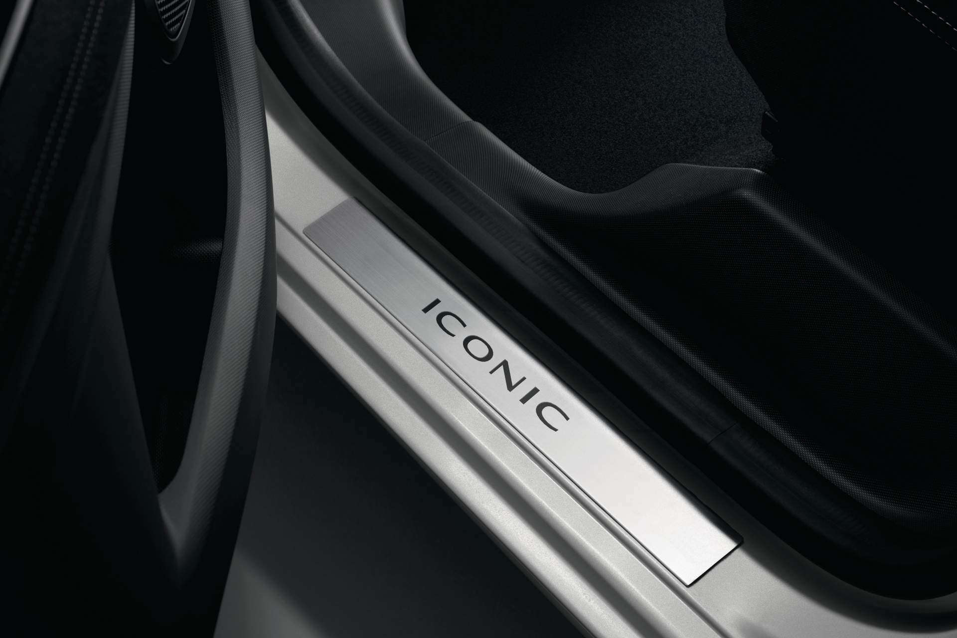 2018 - Renault ZOE - Série Limitée ICONIC Renault Cements Zoe’s Bestseller Status With “Iconic” Special Edition