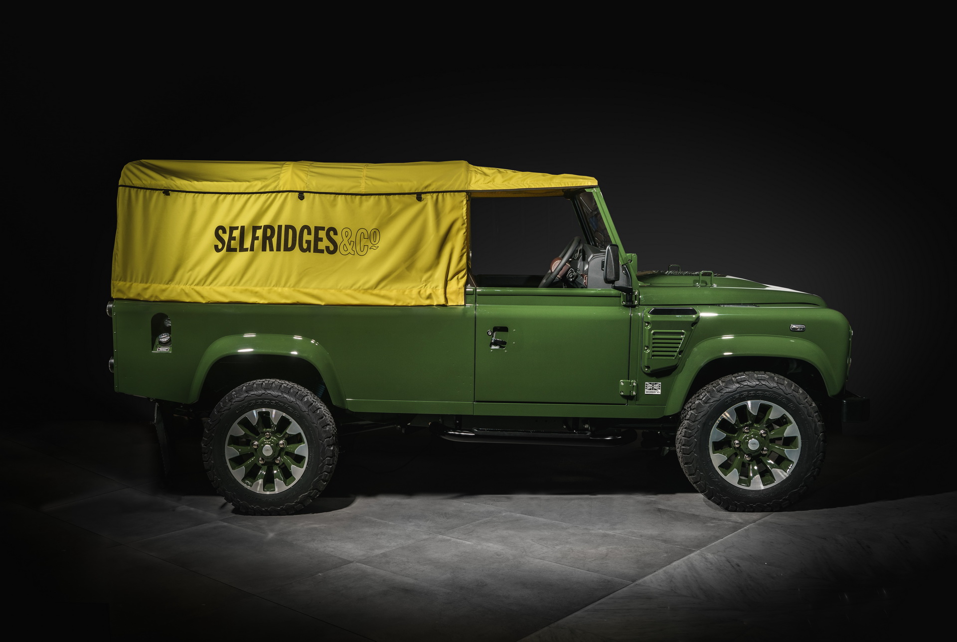Land_Rover_Classic_Defender_Selfridges_08 One-Off Defender ‘Selfridges Edition’ Made Exclusively For Store’s Designer Room