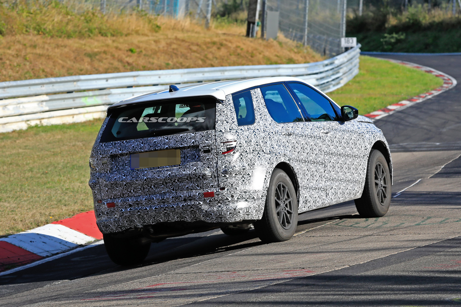 2020 land rover discovery sport facelift spy 8 Land Rover Out Honing Facelifted Discovery Sport On The Track
