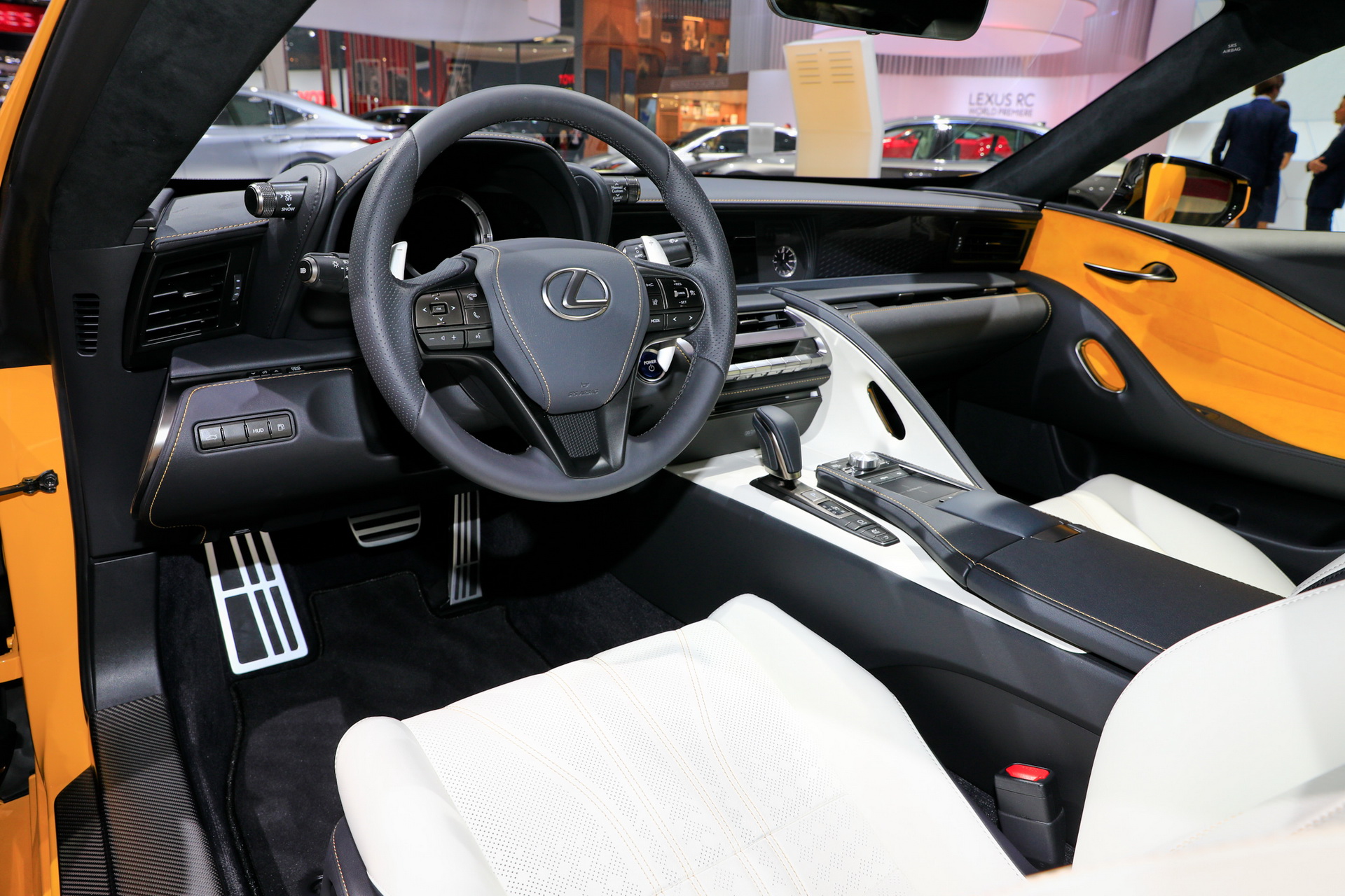 2019 lexus lc limited edition paris livepics 9 Lexus LC Limited Edition Adds A Splash Of Color To Luxury Coupe