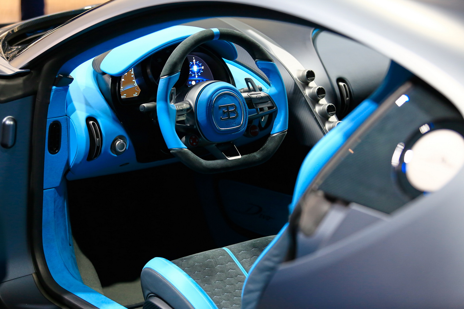 Bugatti Divo Bugatti Divo Looks Spectacular Under Any Light, Check It Out In 92 Images From Paris