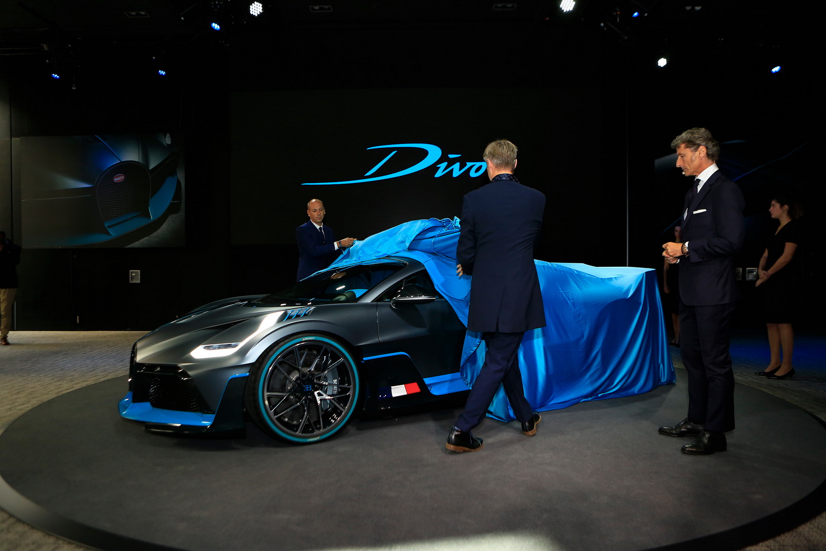 Bugatti Divo Bugatti Divo Looks Spectacular Under Any Light, Check It Out In 92 Images From Paris