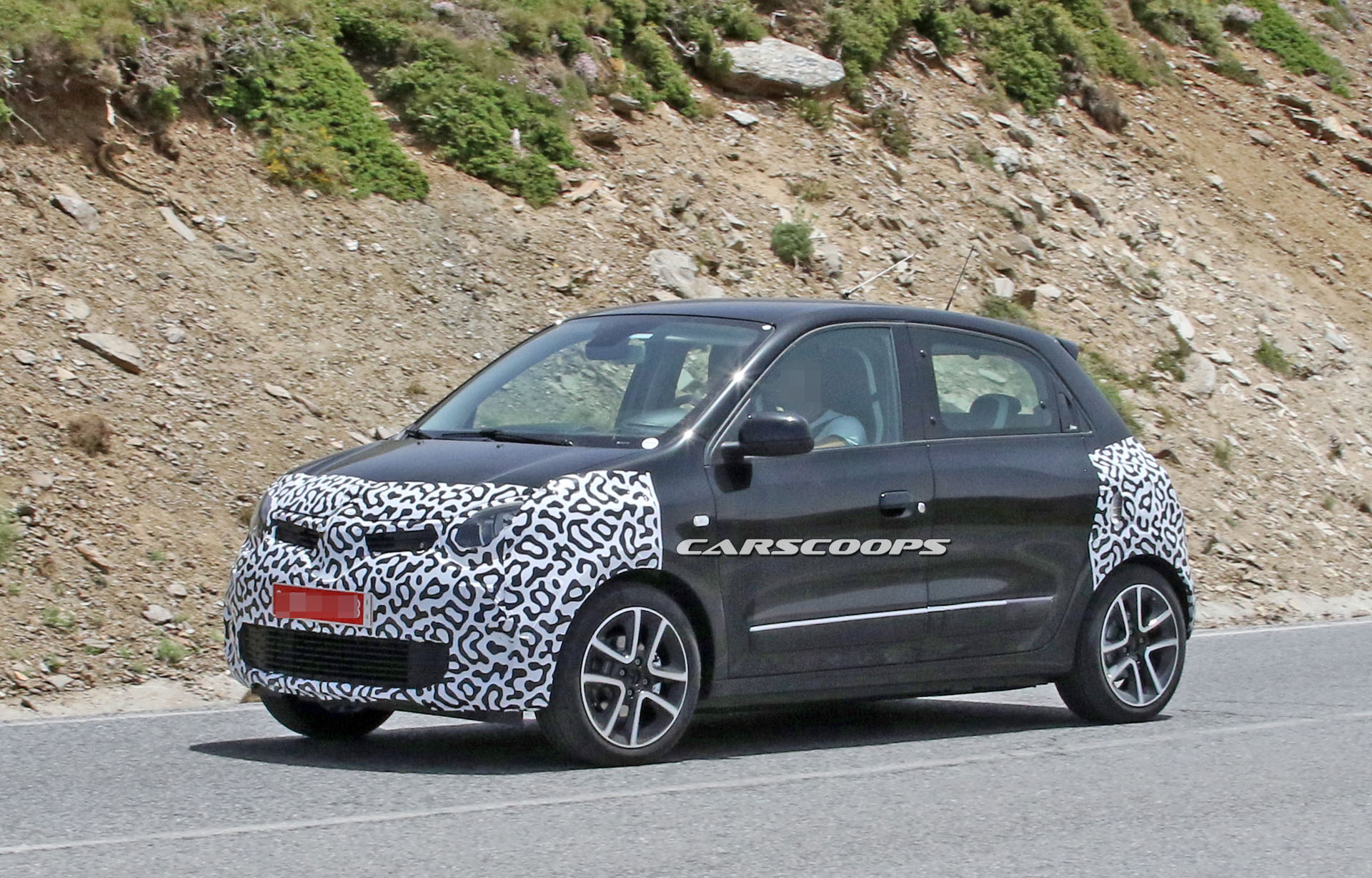 Renault Twingo facelift 3 copy Renault’s Updated Twingo Got Lost En Route To Paris, But We Found It