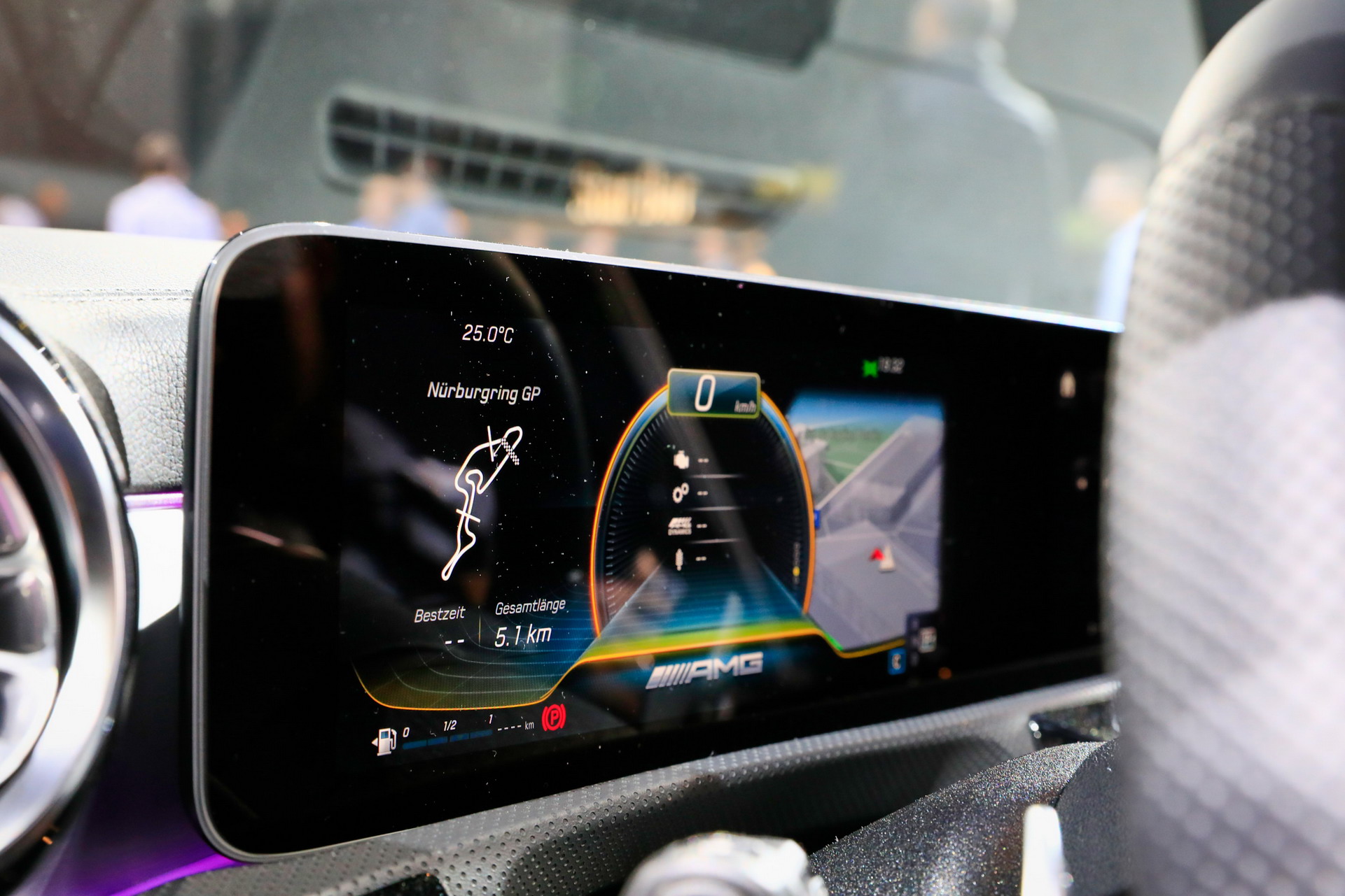 Mercedes B75 2018 Paris Auto Show Gallery: Mercedes-Benz