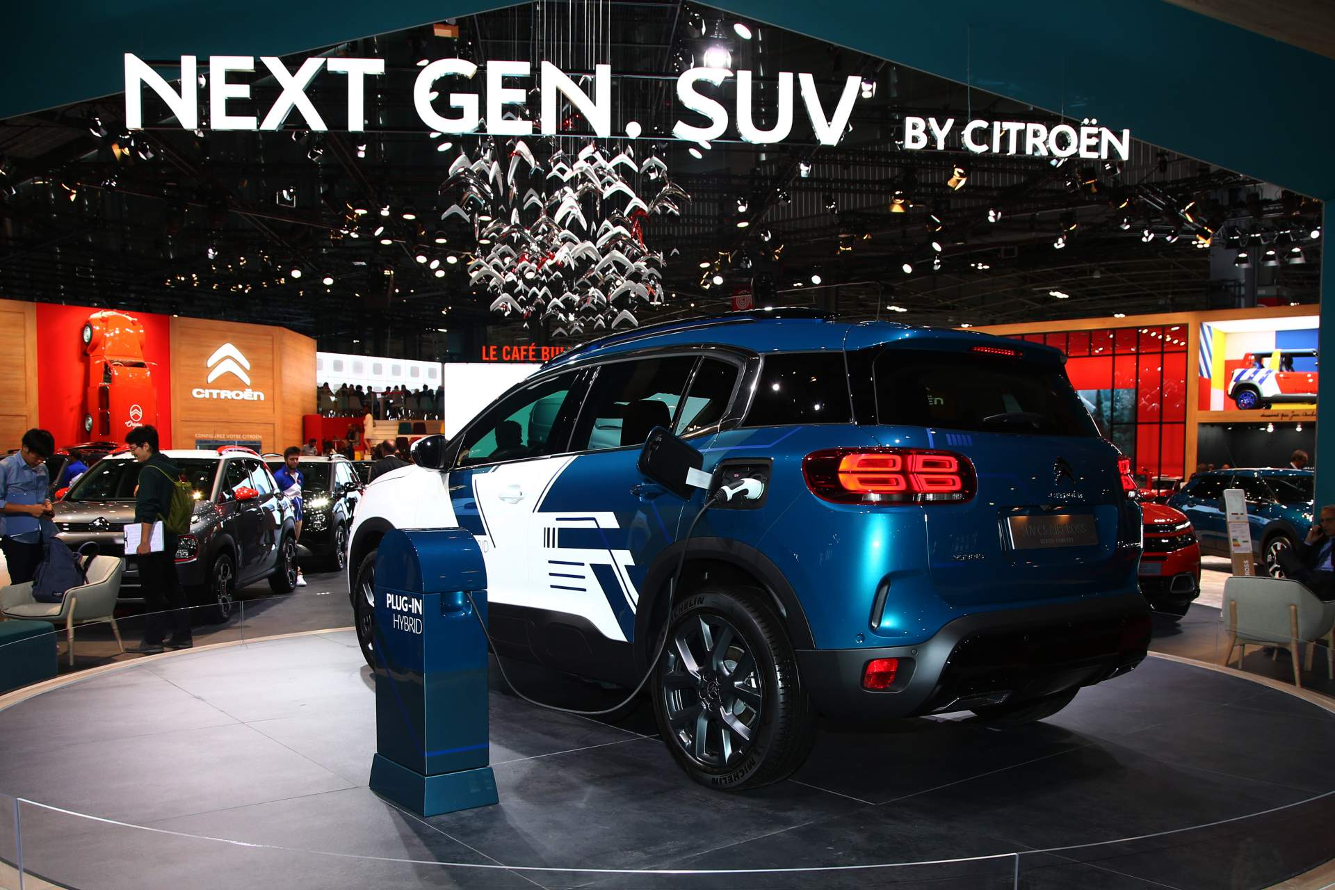 Citroen C5 Aircross SUV Hybrid Concept at Paris Auto Show 24 Citroën C5 Aircross SUV Hybrid Concept Previews Brand’s First PHEV