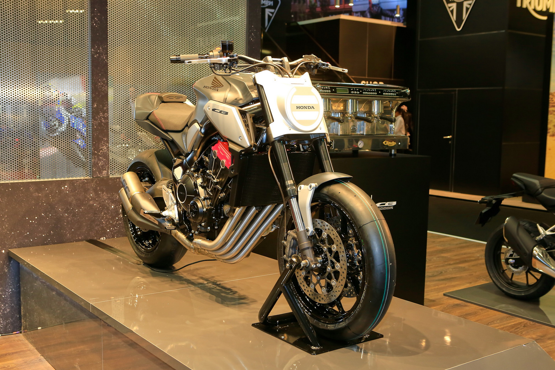 honda cafe racer concept paris livepics 4 Honda Brings All-New Neo Sport Cafe Racer Concept To Paris