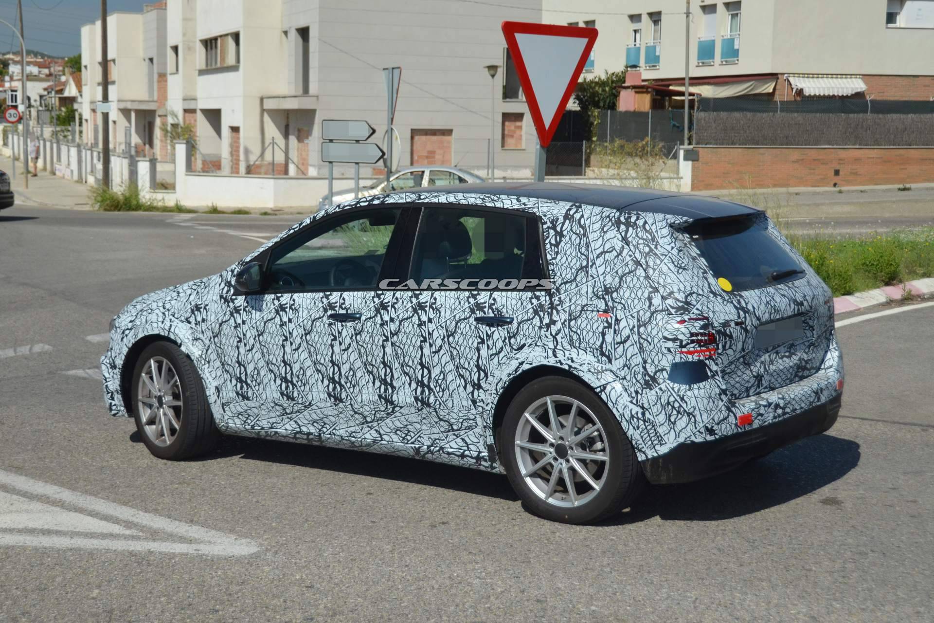 Mercedes-EQ-B-test-mule-spy-shots-17 Is This B-Class Actually A Test Mule For Mercedes’ EQB Electric SUV?