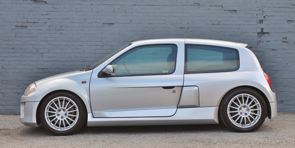 2002 renault clio v6 3 RWD Renault Clio V6 Is The Weirdest Hot Hatch You’ll Ever See