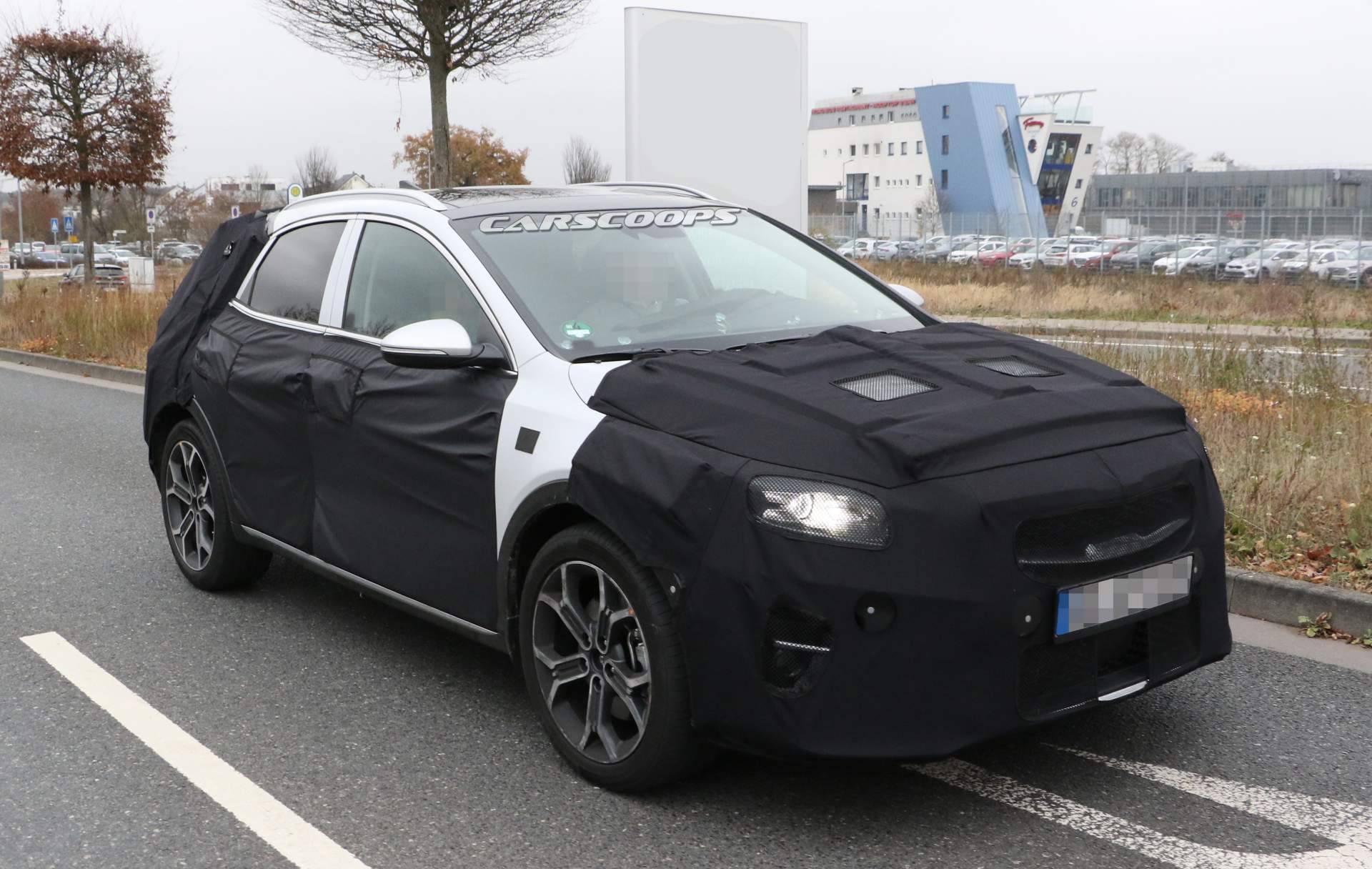 2020 Kia Ceed crossover spy shots 30 2020 Kia XCeed Crossover Spied Testing Against VW T-Roc