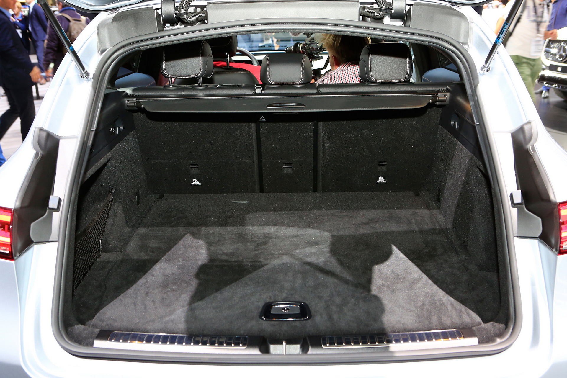 Mercedes B49 2018 Paris Auto Show Gallery: Mercedes-Benz